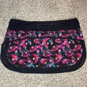 LULU HOTTY HOT SKIRT II in MINI MIDNIGHT BLOOM BLACK DEEP FUSCHIA/BLACK SIZE 10